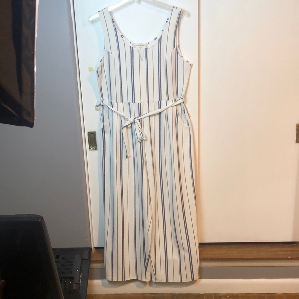 Full Circle Trends SZ 3X trendy blue & white stiped jumpsuit, wide legged, LNC.